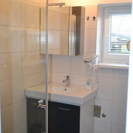 Gastezimmer Gerlinde 3* Schwarzau am Steinfelde