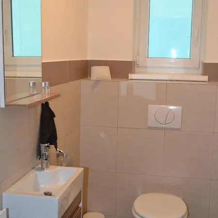 Gastezimmer Gerlinde 3* Schwarzau am Steinfelde